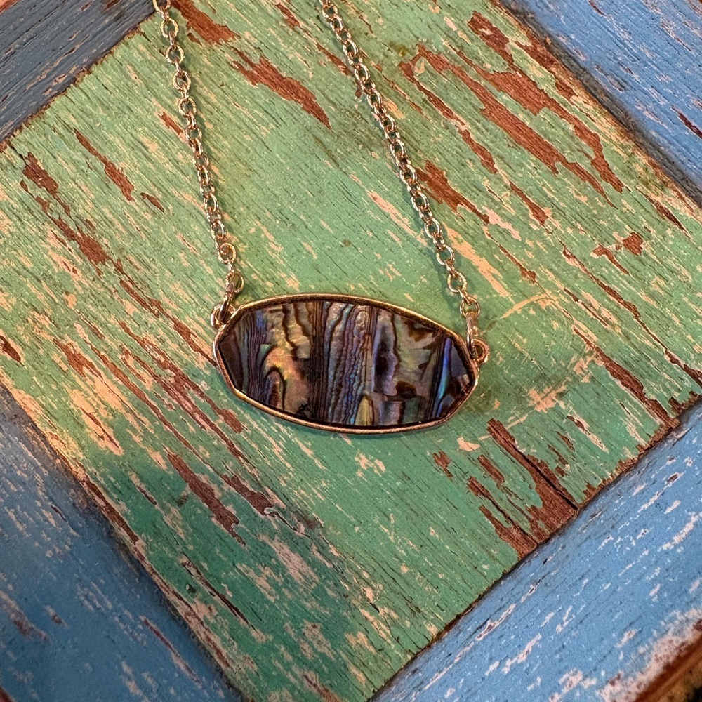 🌷Faux Abalone Stone Necklace